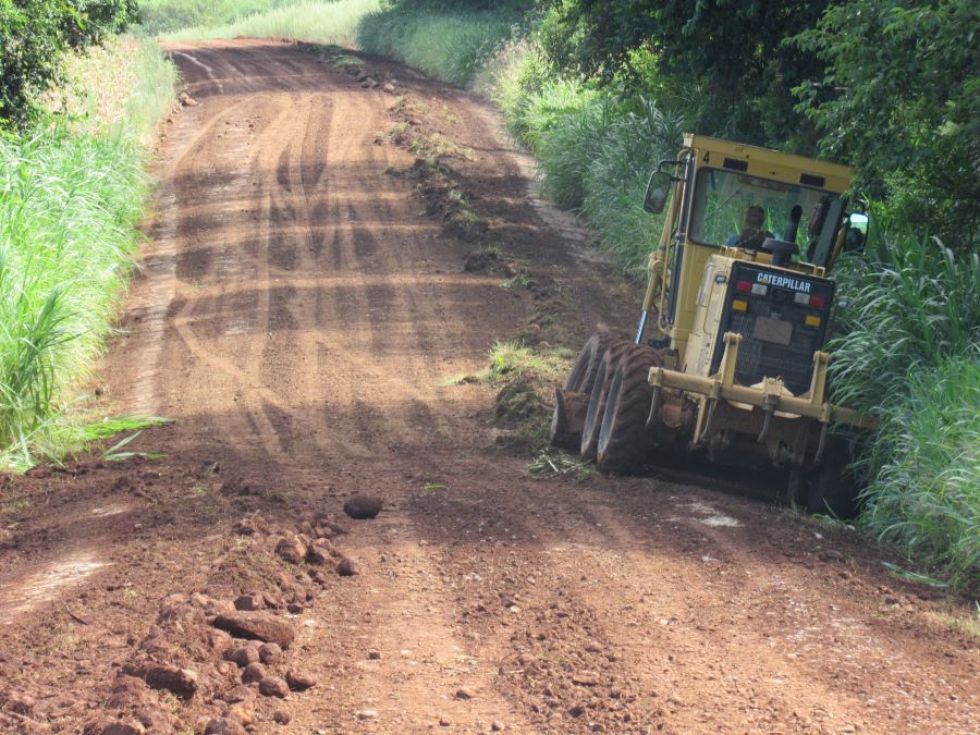 Secretaria de Obras trabalha na recuperação da estrada de Linha Almeida